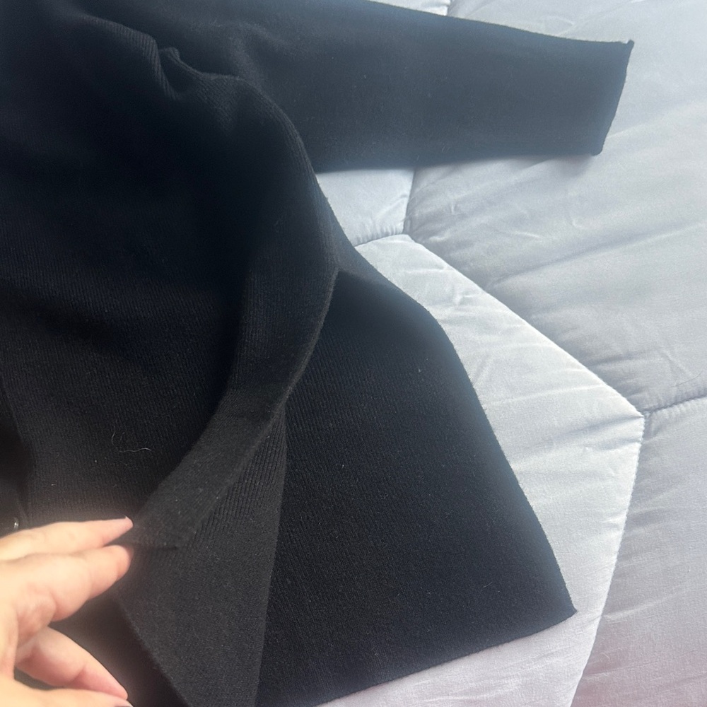 Theory Classic Black Cardigan - Picture 4 of 5